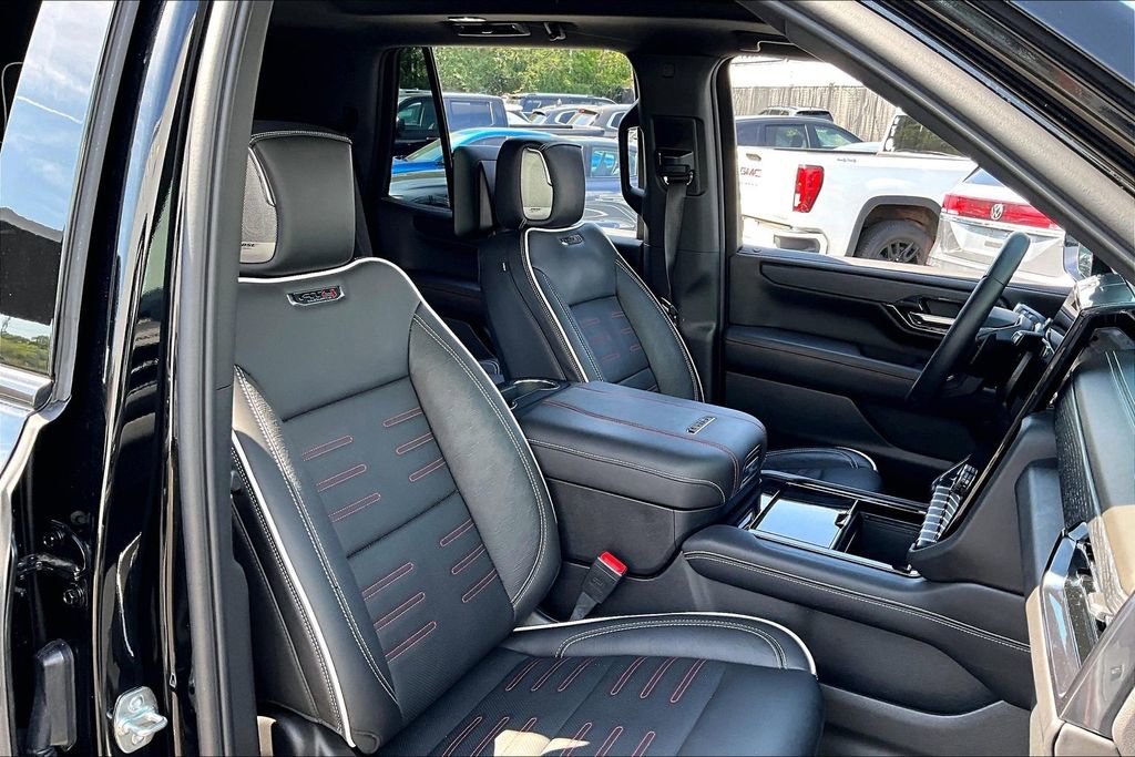 Used 2025 GMC Yukon AT4 Ultimate w/ LPO, Floor Liner Package AWD/4WD image 30