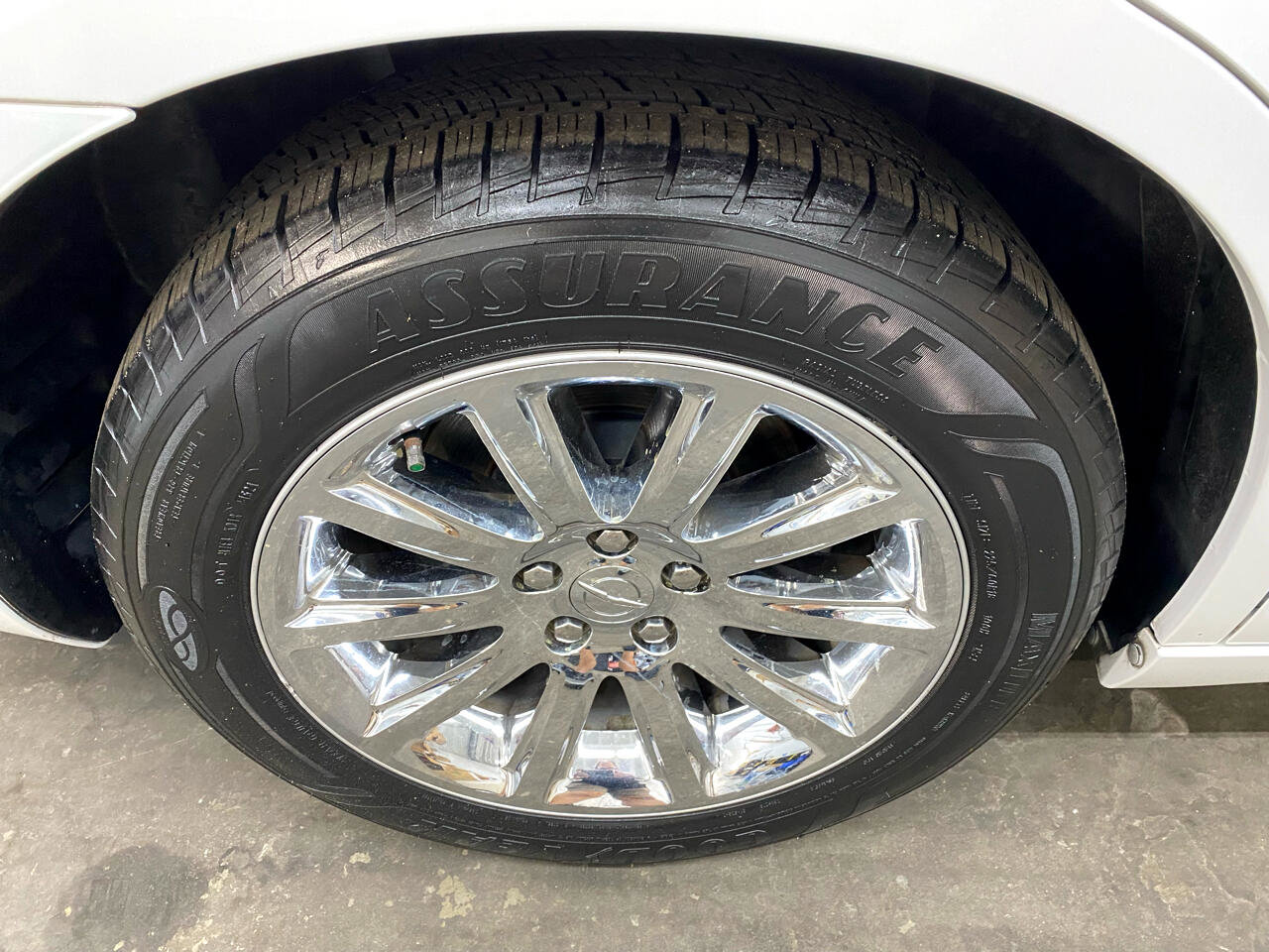 Used 2011 Chrysler 300 Limited w/ Luxury Group image 4