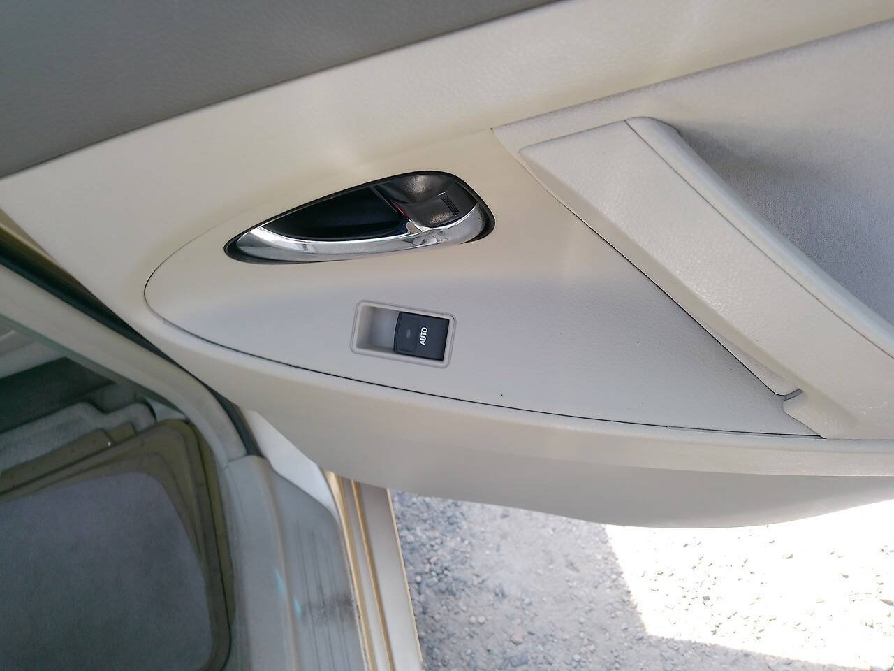 Used 2010 Toyota Camry LE FWD image 25