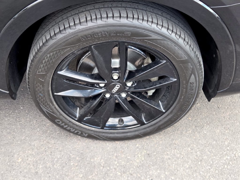 Used 2018 Audi Q3 2.0T Premium w/ Convenience Package FWD image 9