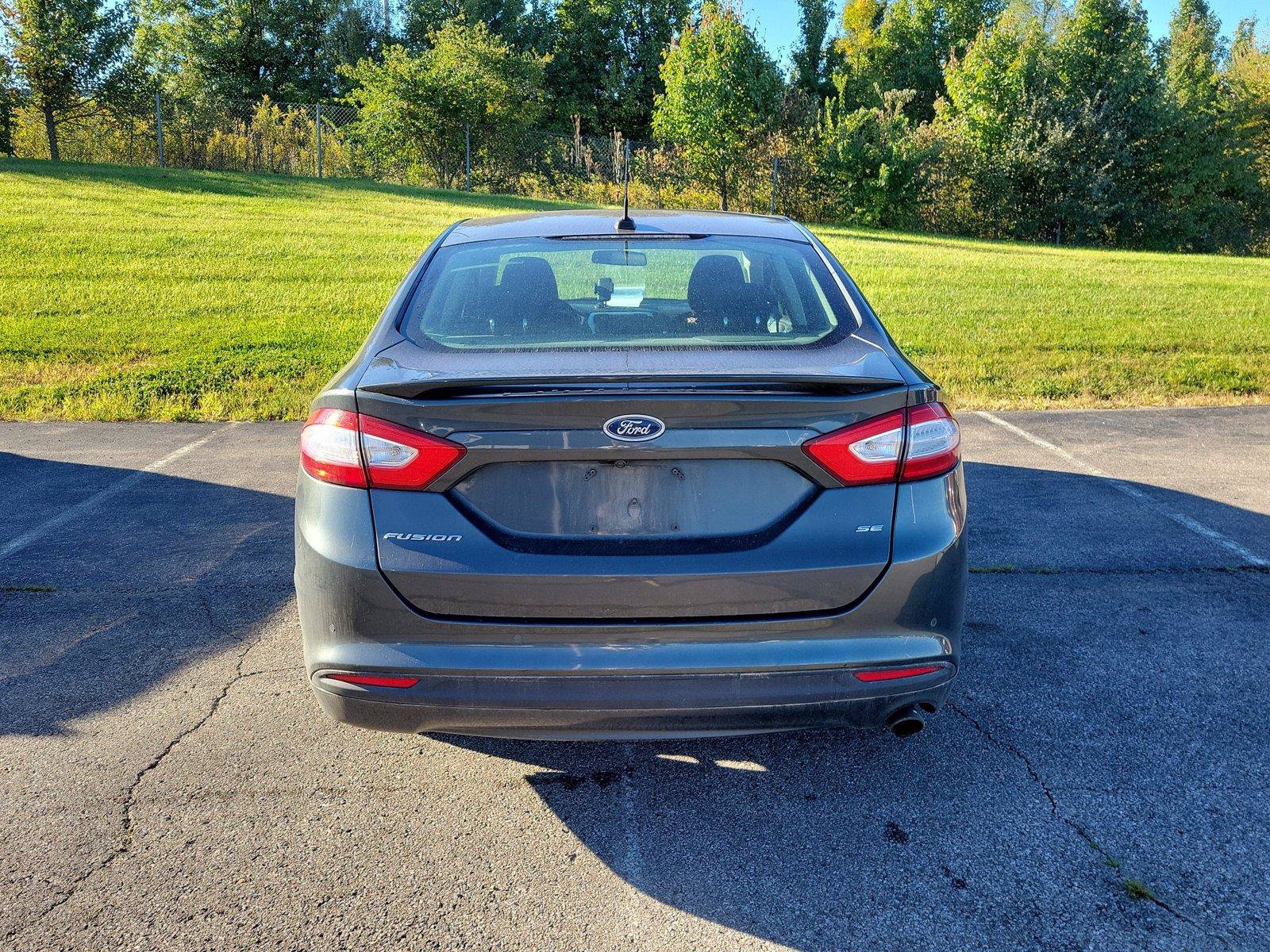 Used 2016 Ford Fusion SE FWD image 7