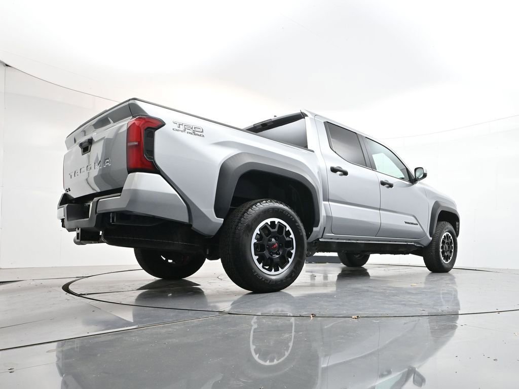 Used 2024 Toyota Tacoma TRD Off-Road image 33