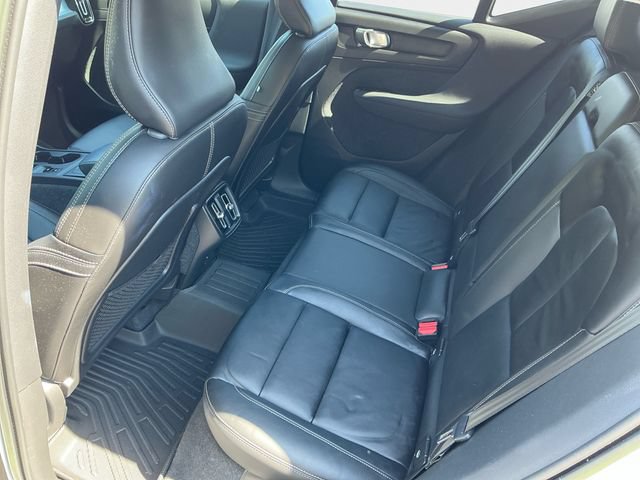 Used 2022 Volvo XC40 T5 Momentum AWD/4WD image 14