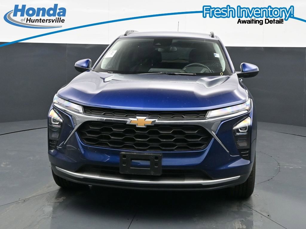 Used 2024 Chevrolet Trax LT w/ Driver Confidence Package FWD image 3