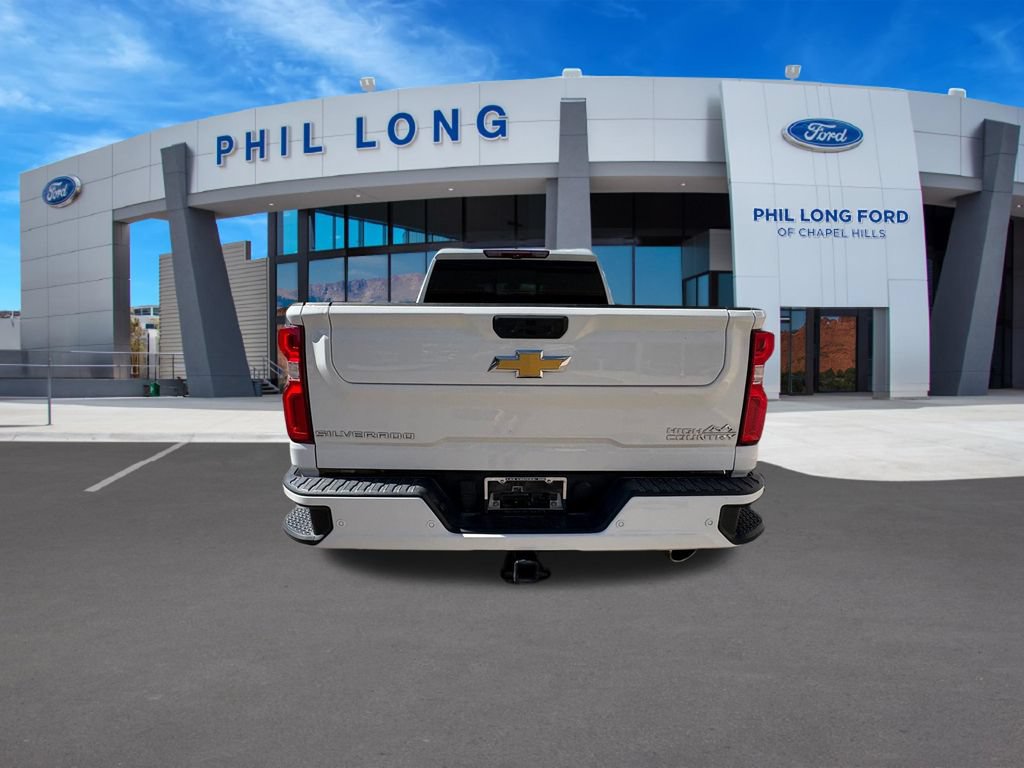 Used 2024 Chevrolet Silverado 2500 High Country w/ High Country Premium Package AWD/4WD image 4