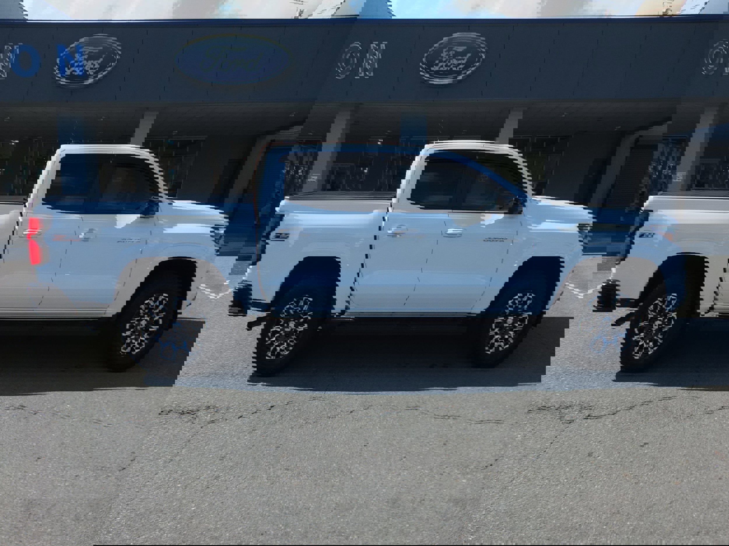 Used 2024 Chevrolet Colorado Z71 w/ Z71 Convenience Package 2 image 2