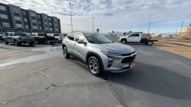 Used 2024 Chevrolet Trax LT w/ Driver Confidence Package image 2