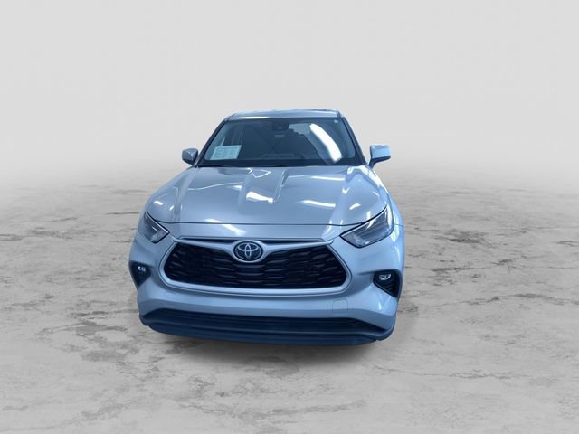 Used 2024 Toyota Highlander LE image 4