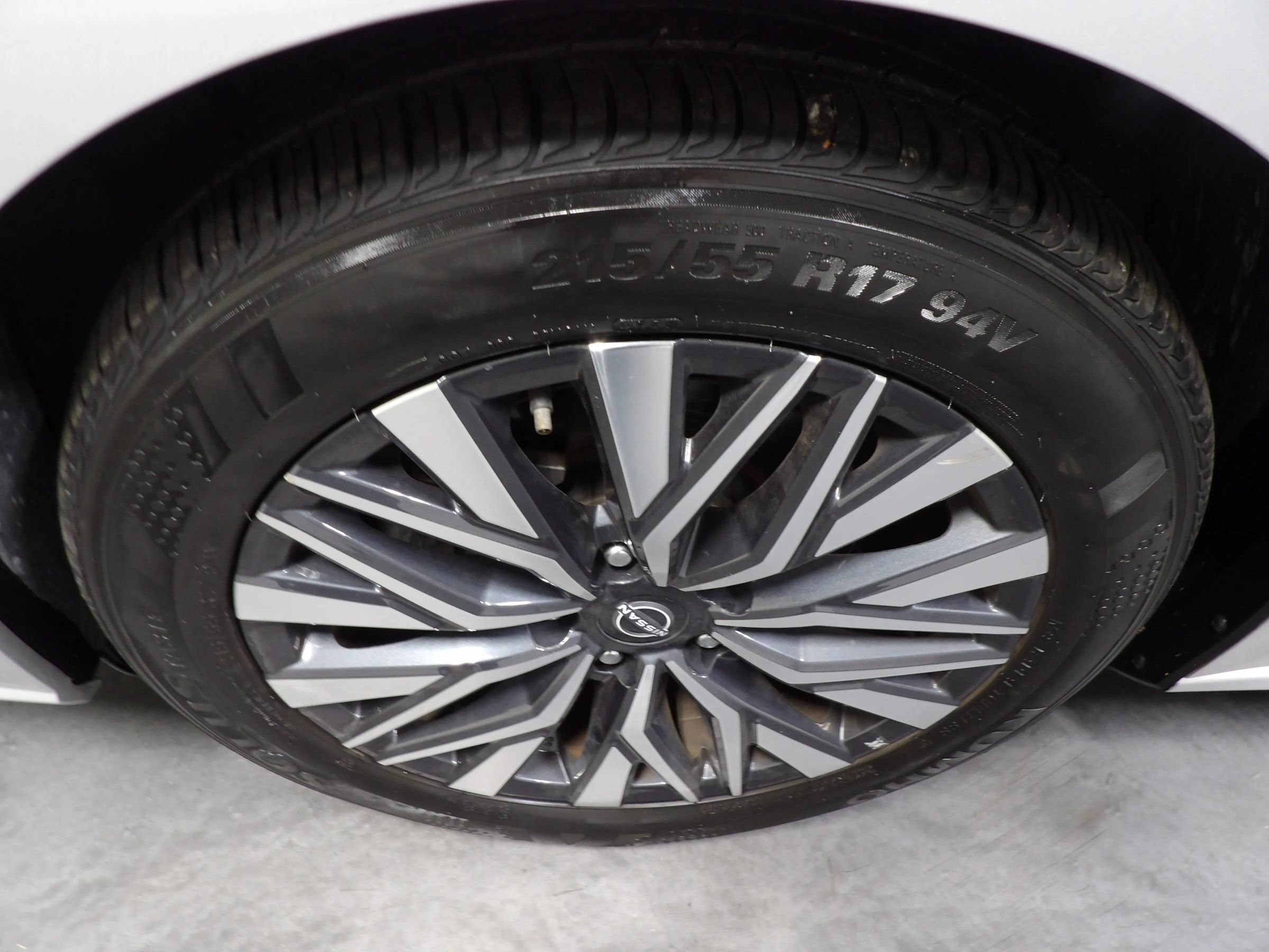 Used 2024 Nissan Altima 2.5 SV FWD image 24