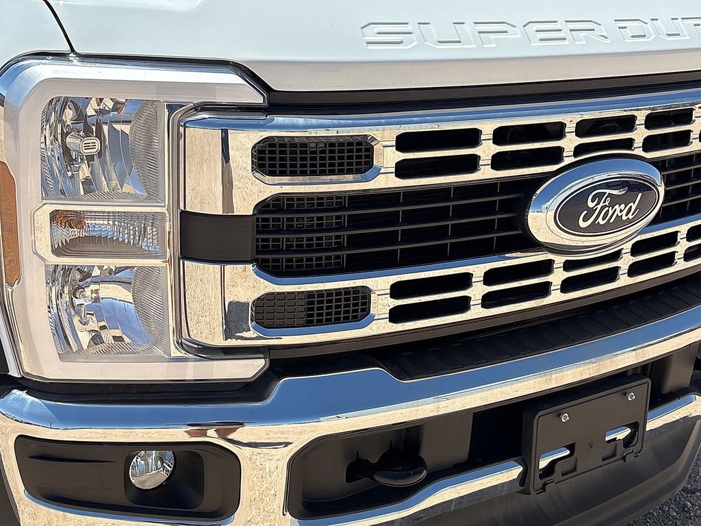 New 2026 Ford F550 4x4 Crew Cab Super Duty w/ XL Chrome Package image 13