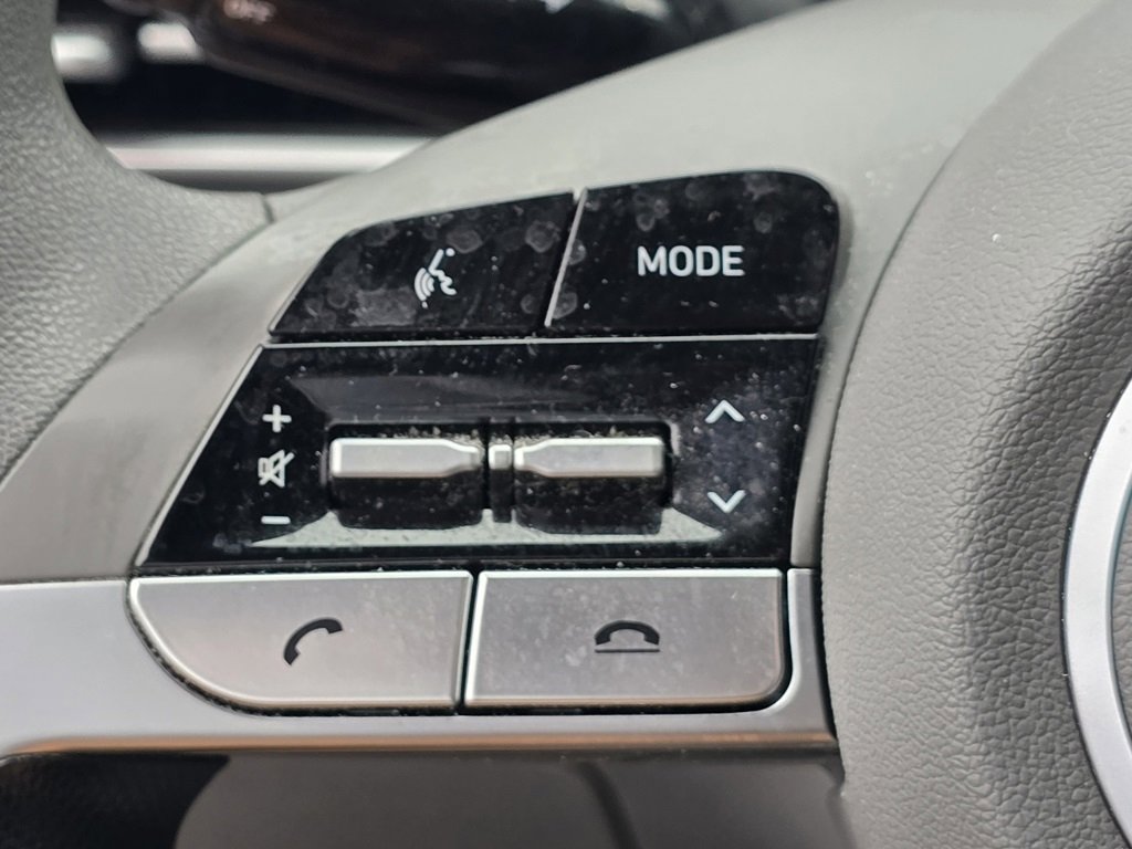 Used 2021 Hyundai Elantra SE image 24