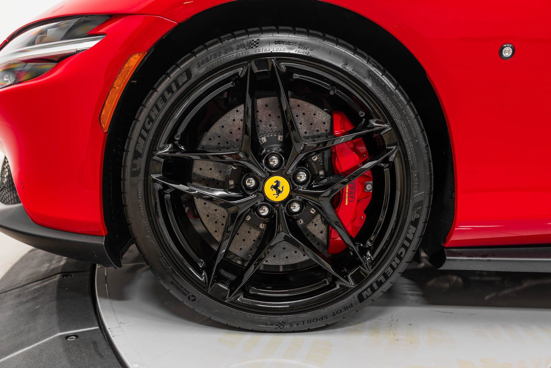 Certified 2025 Ferrari Roma Spider RWD image 12