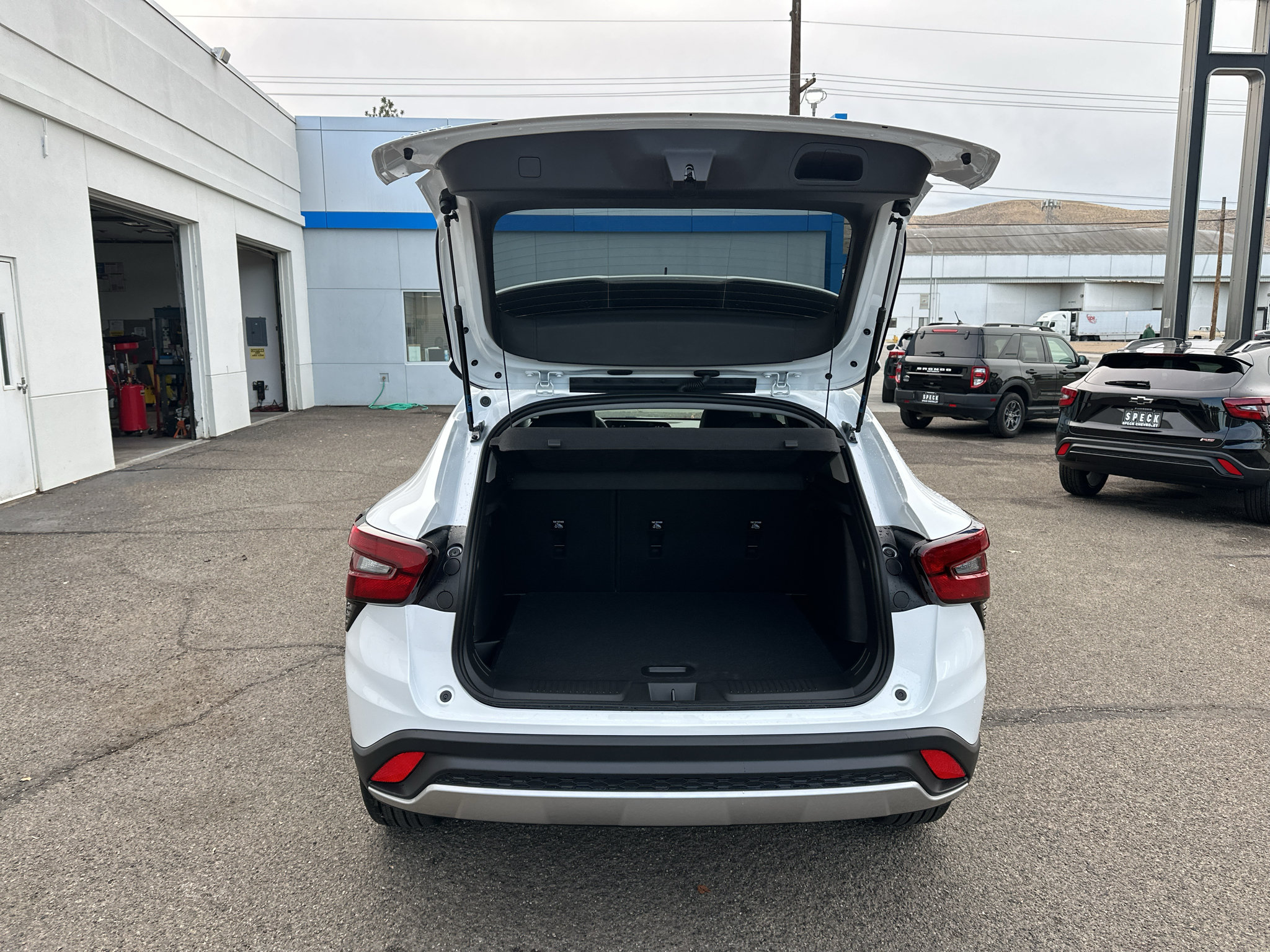 New 2026 Chevrolet Trax LT w/ LT Convenience Package FWD image 13