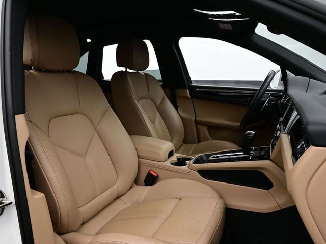 Certified 2023 Porsche Macan image 18