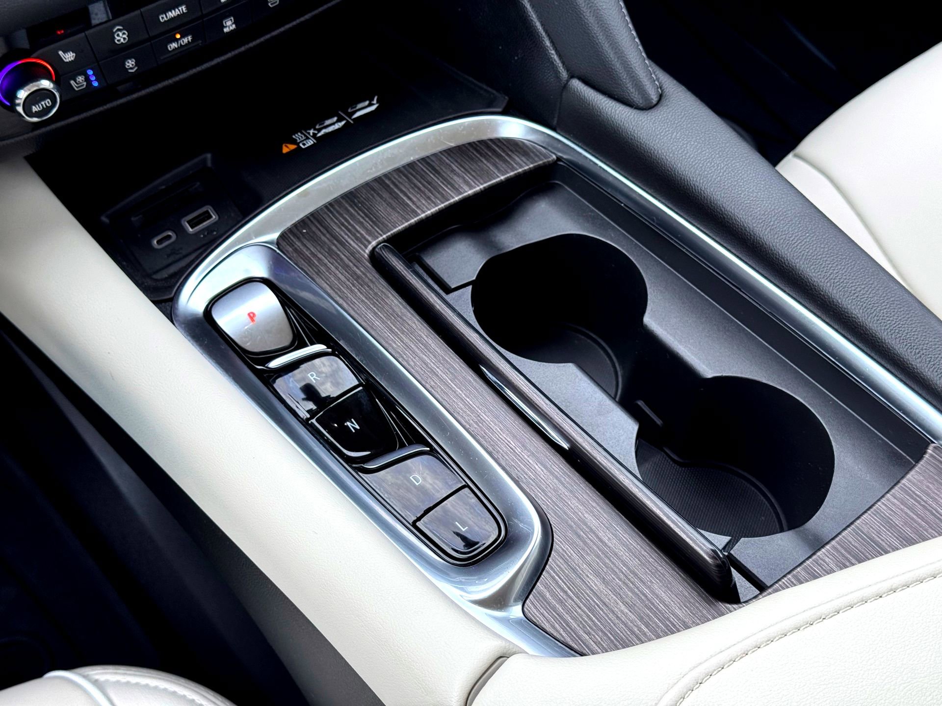 Used 2024 Buick Enclave Avenir w/ Avenir Technology Package image 30