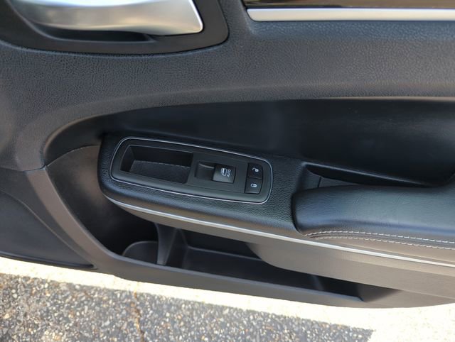 Used 2019 Chrysler 300 S RWD image 31