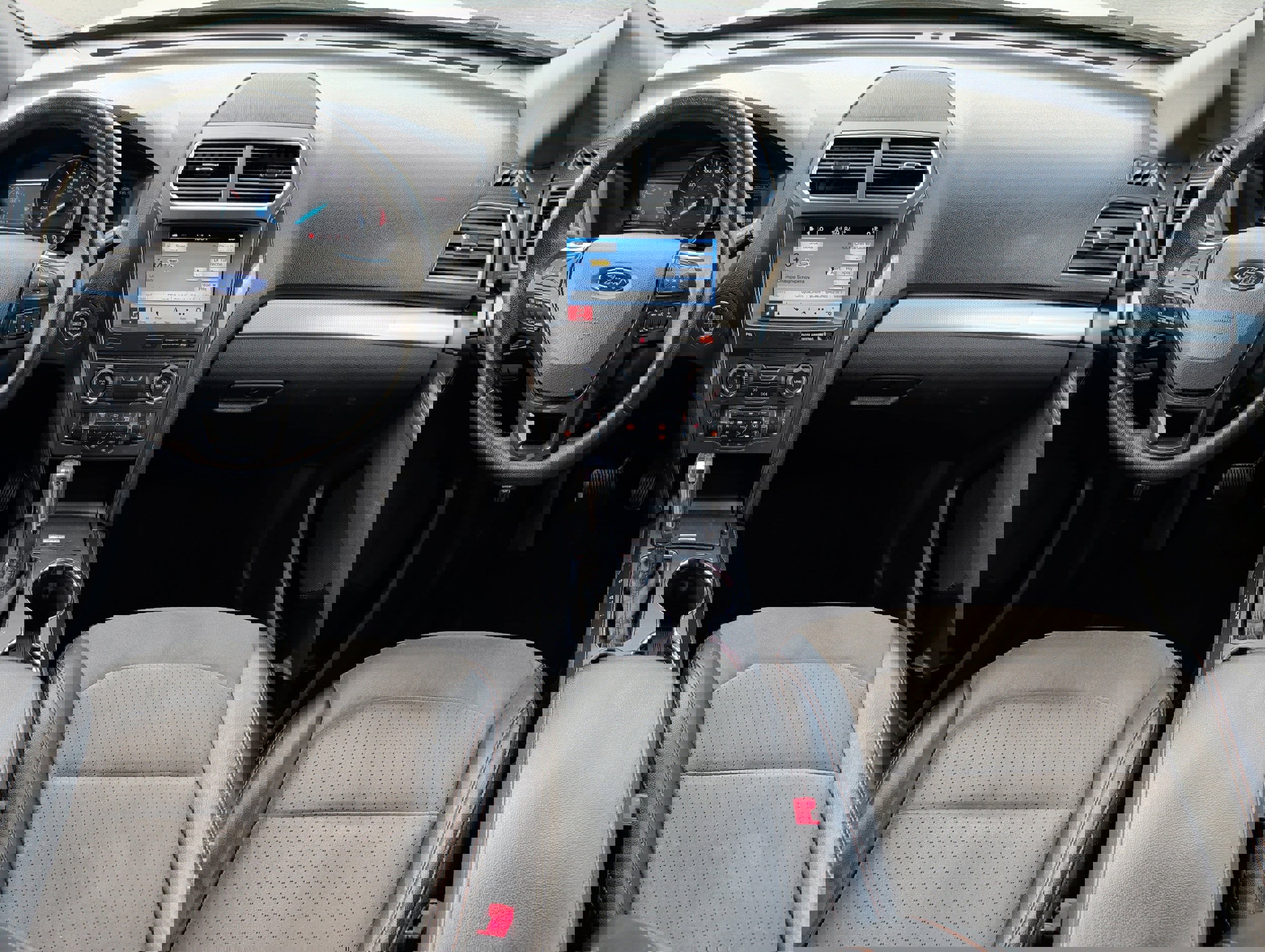 Used 2017 Ford Explorer XLT w/ Equipment Group 202A FWD image 18