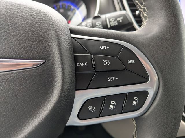Used 2023 Chrysler Pacifica Touring-L FWD image 29