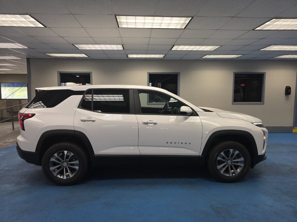 New 2027 Chevrolet Equinox LT FWD image 2