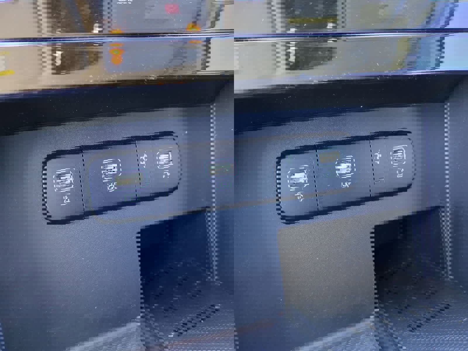 Certified 2023 Kia Carnival EX image 29