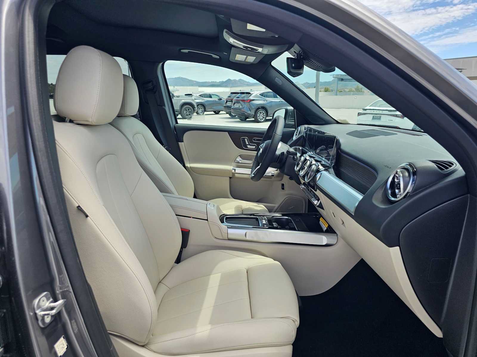 New 2026 Mercedes-Benz GLB 250 image 10