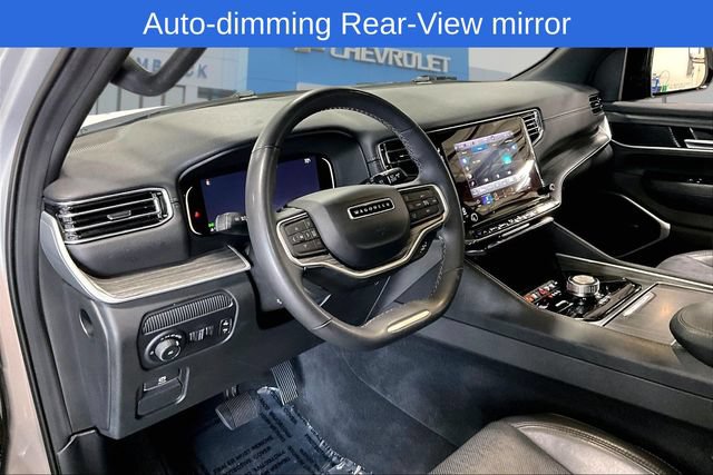 Used 2024 Jeep Wagoneer L Series II w/ Flexible Seating Group AWD/4WD image 18