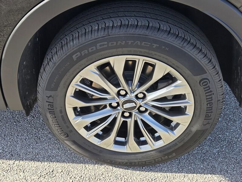 Certified 2025 Cadillac XT4 Premium Luxury image 12