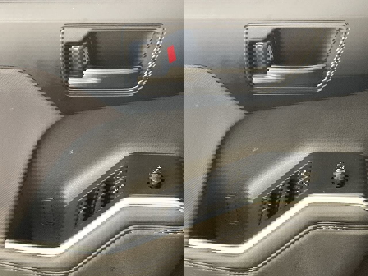 Used 2024 Toyota Highlander LE FWD image 18