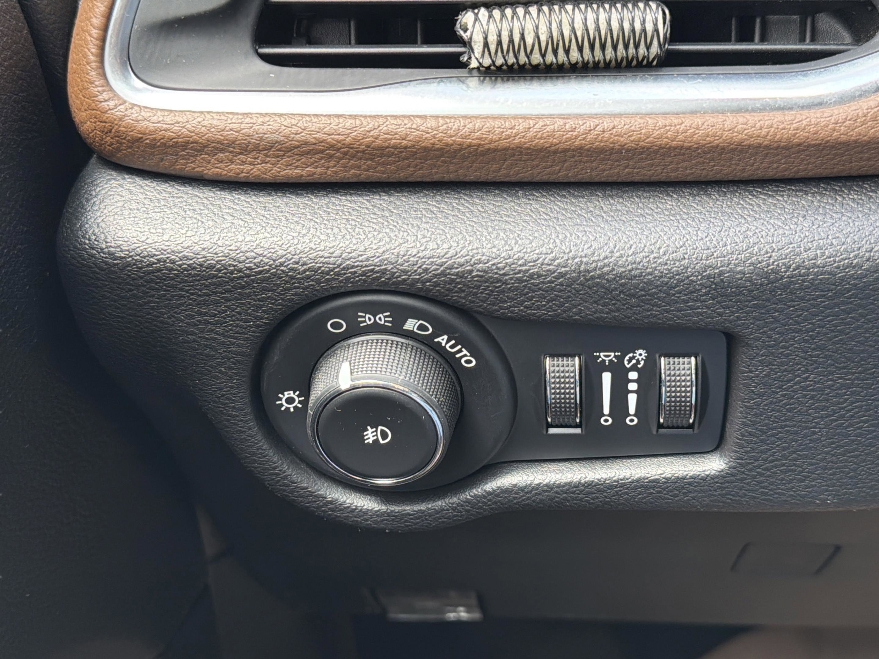 Used 2019 Chrysler Pacifica Limited FWD image 17
