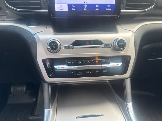 Used 2022 Ford Explorer XLT w/ Equipment Group 202A AWD/4WD image 29