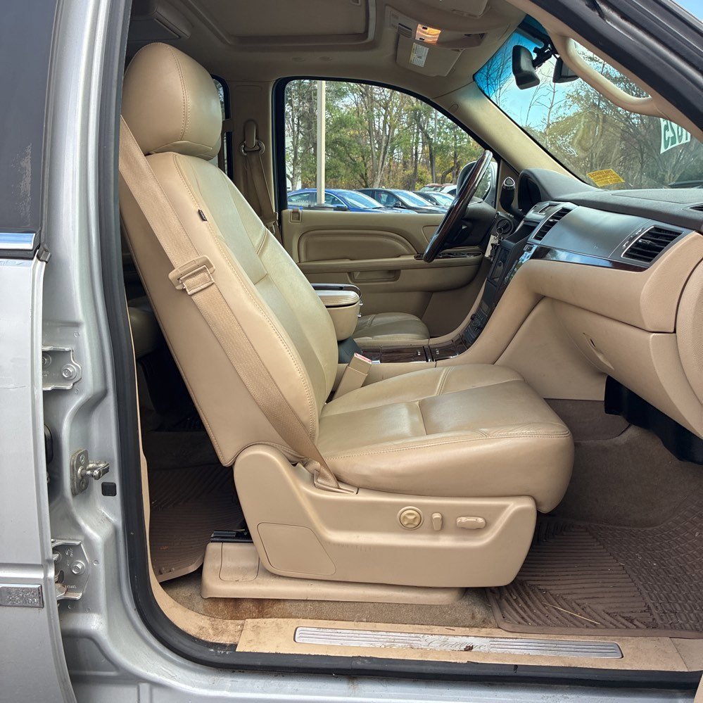 Used 2013 Cadillac Escalade Luxury image 20