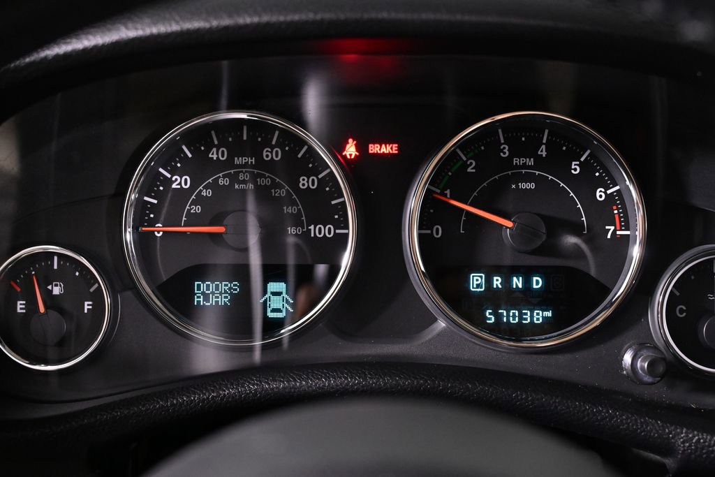 Used 2016 Jeep Wrangler Unlimited Rubicon w/ Connectivity Group AWD/4WD image 15