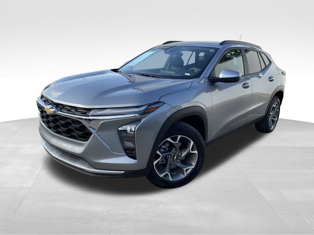 Used 2025 Chevrolet Trax LT FWD image 1
