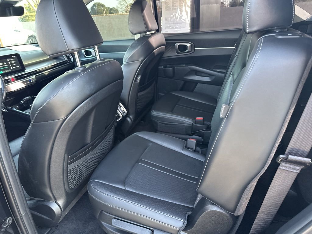 Used 2025 Kia Sorento EX w/ Panoramic Sunroof Package image 5