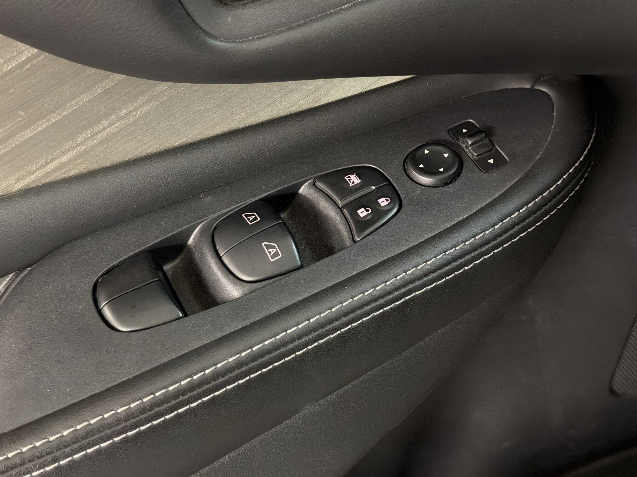 Used 2018 Nissan Murano SV w/ Premium Package AWD/4WD image 13