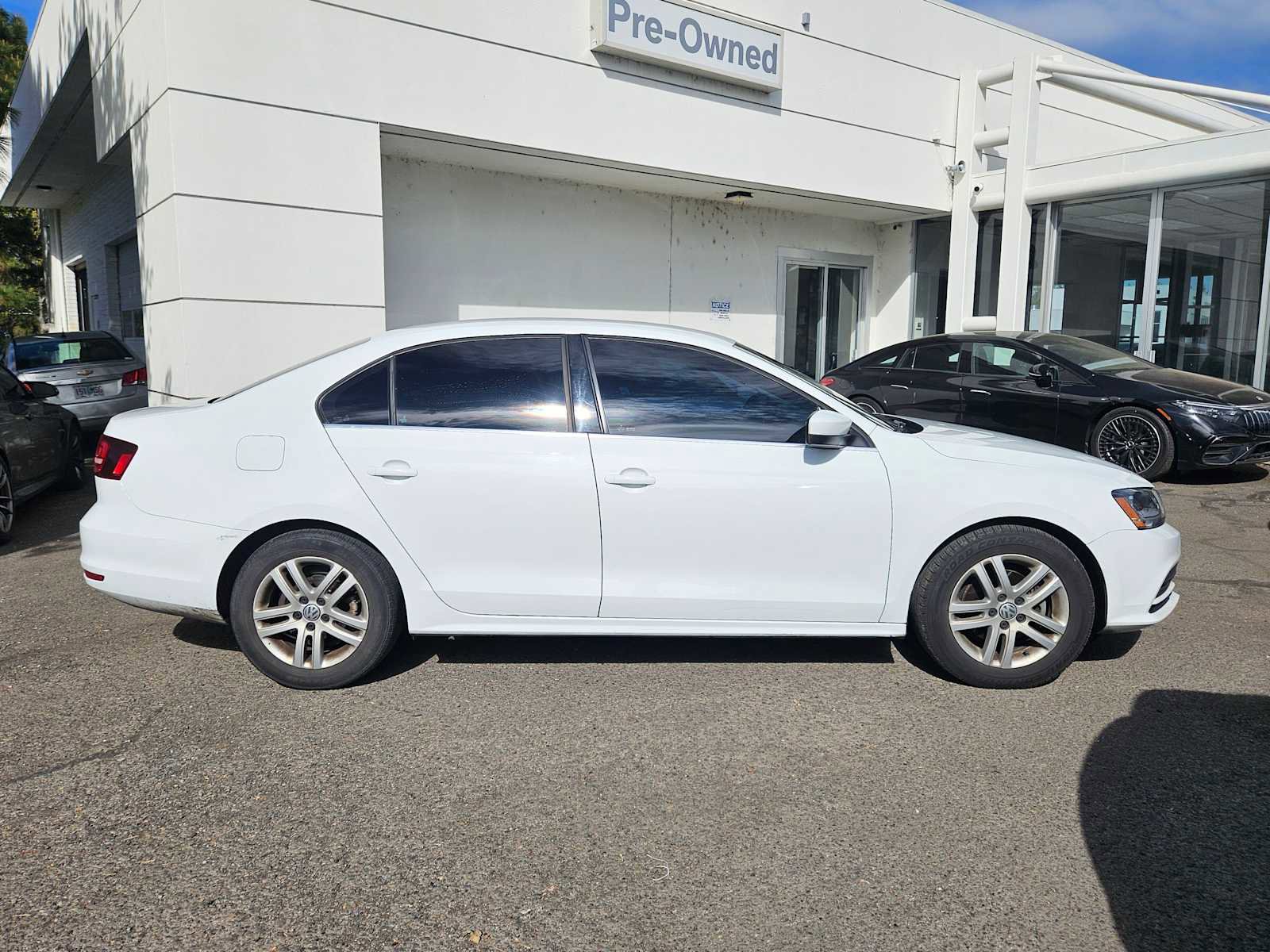 Used 2017 Volkswagen Jetta S image 2