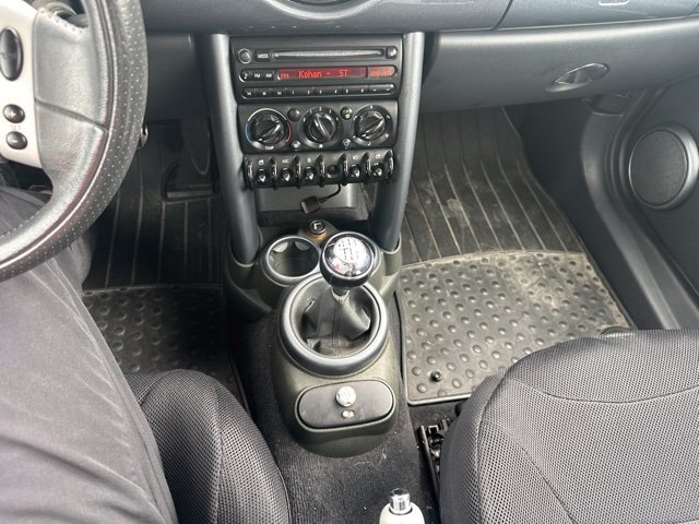 Used 2004 MINI Cooper S FWD image 12