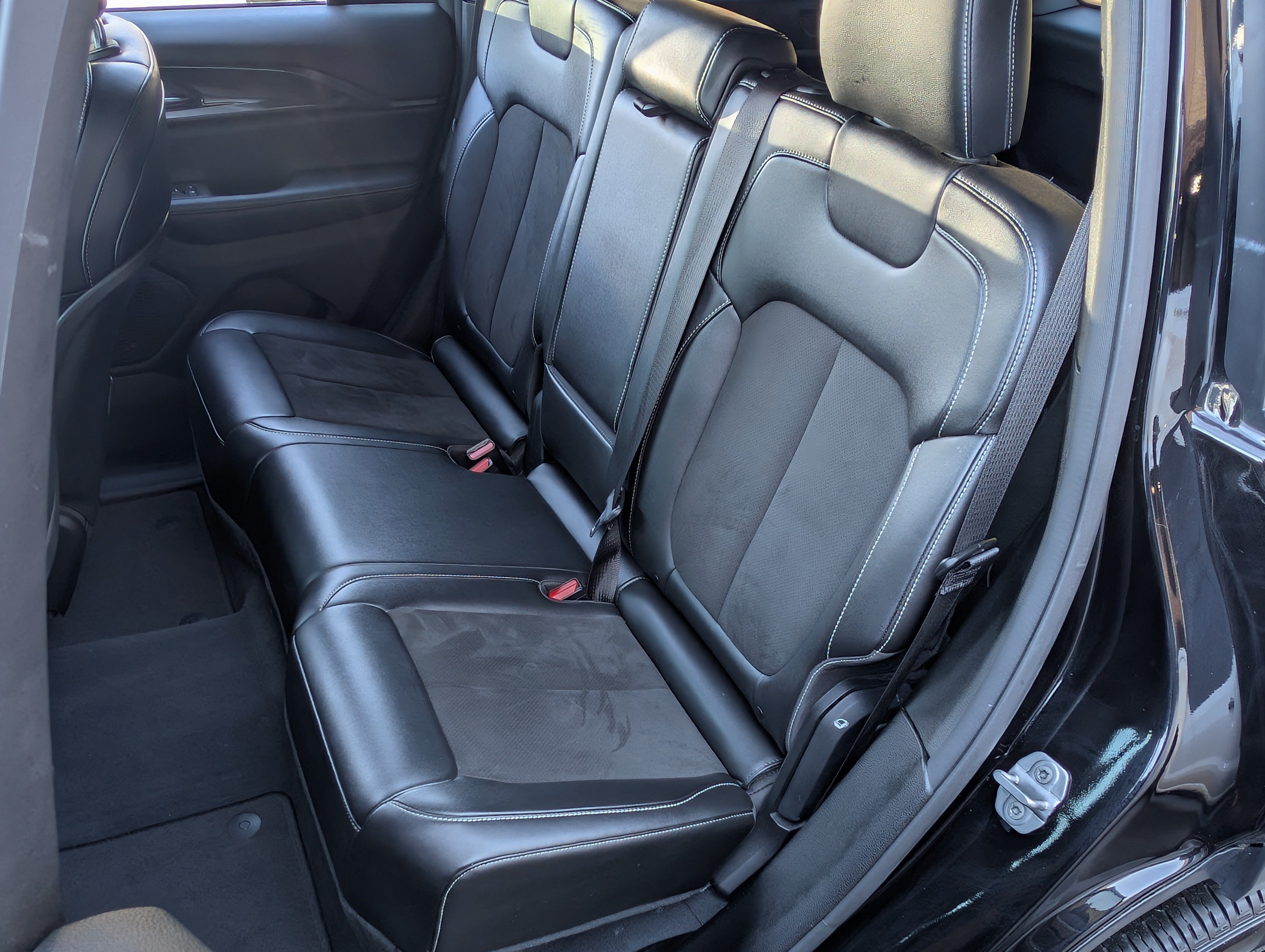 Used 2023 Jeep Grand Cherokee Altitude RWD image 17