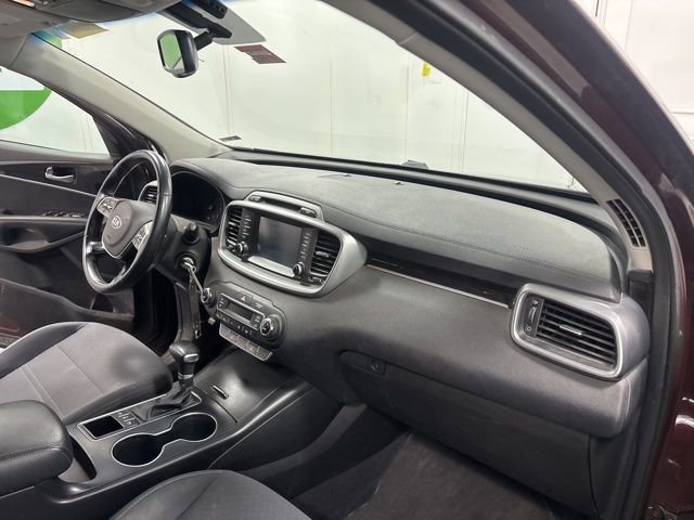 Used 2019 Kia Sorento LX w/ LX Convenience Package image 17