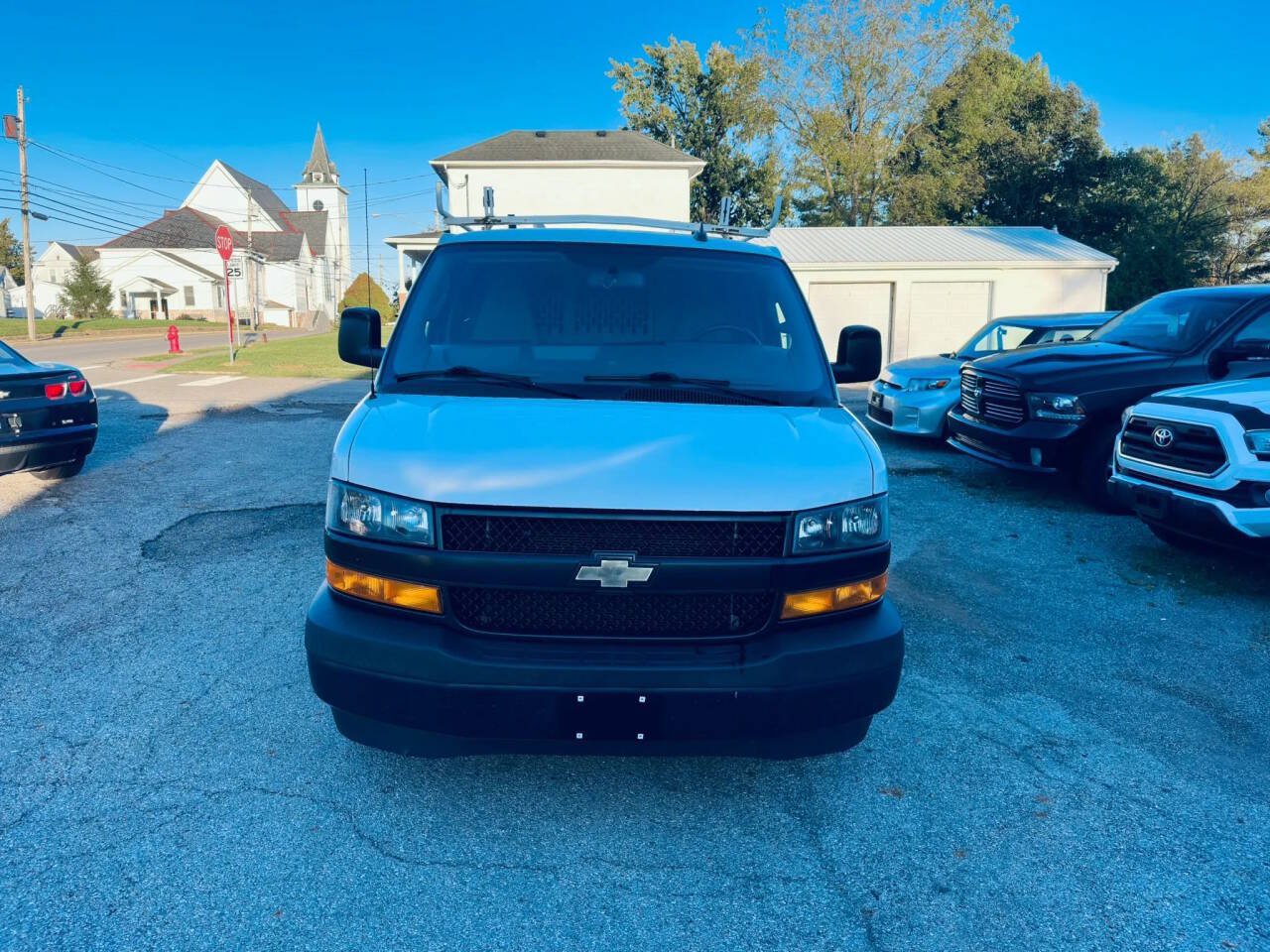 Used 2018 Chevrolet Express 2500 w/ Driver Convenience Package RWD image 2