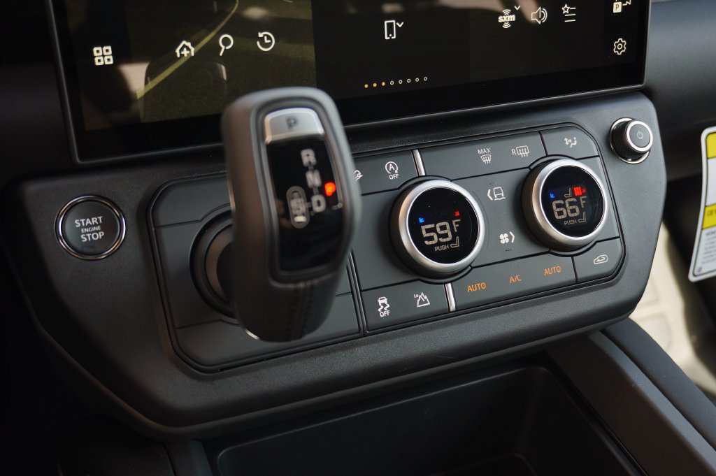 New 2026 Land Rover Defender 110 S AWD/4WD image 24