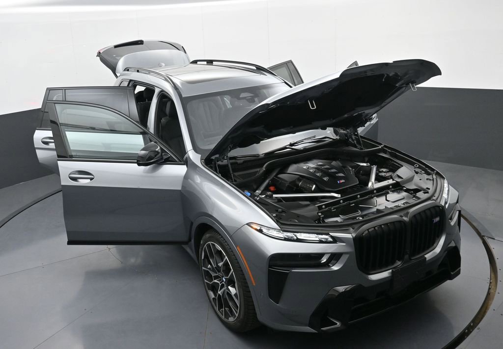 Used 2025 BMW X7 M60i w/ Executive Package image 38