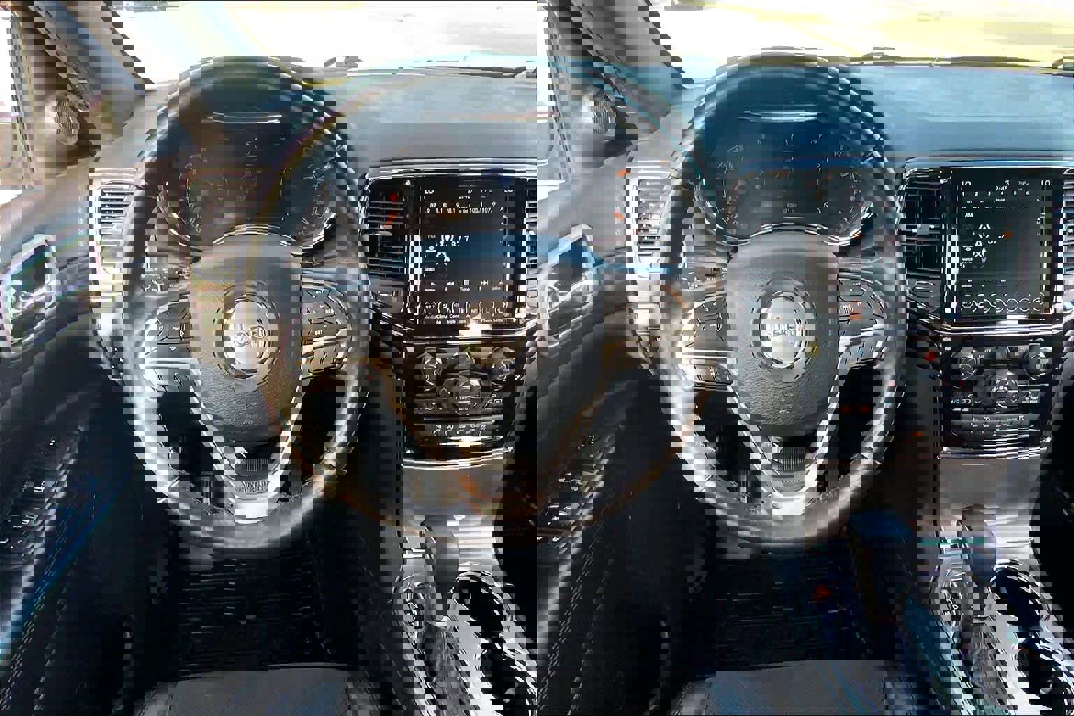 Used 2021 Jeep Grand Cherokee Laredo X image 5