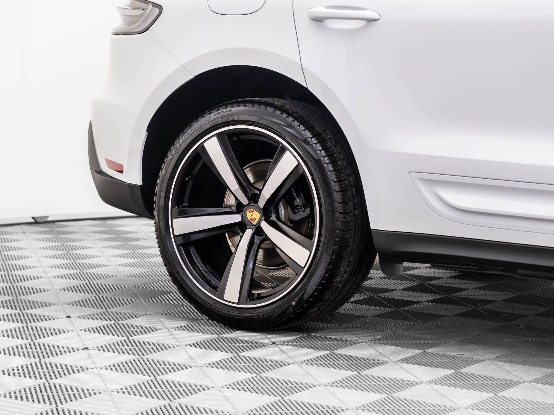 New 2026 Porsche Macan Turbo image 33