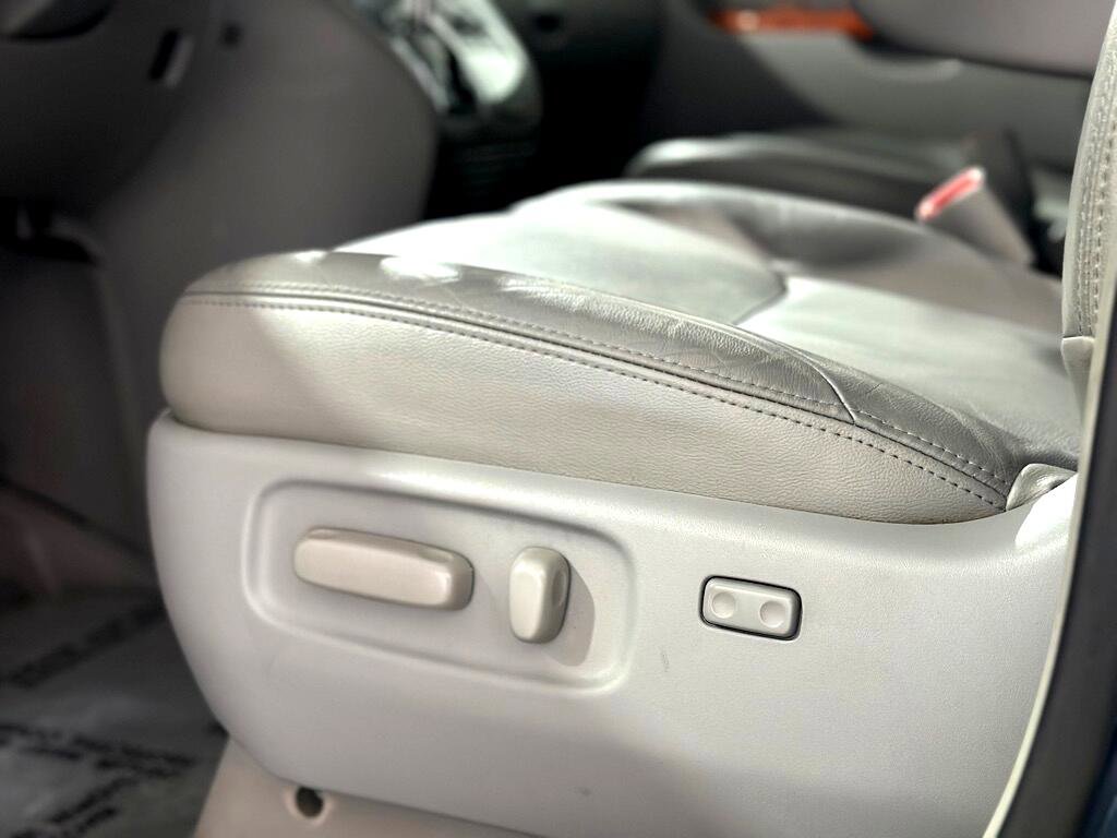 Used 2010 Toyota Sienna XLE image 25