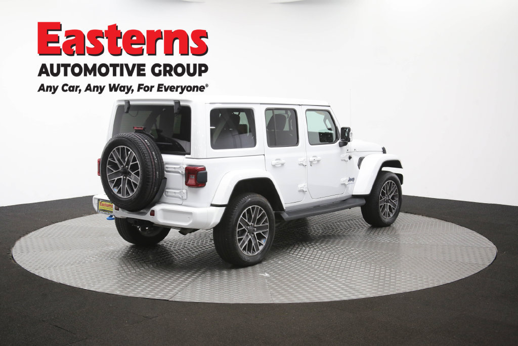 Used 2023 Jeep Wrangler Unlimited Sahara AWD/4WD image 44