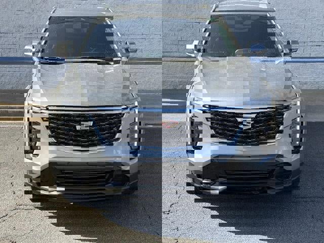 Used 2025 Cadillac XT4 Premium Luxury FWD image 2