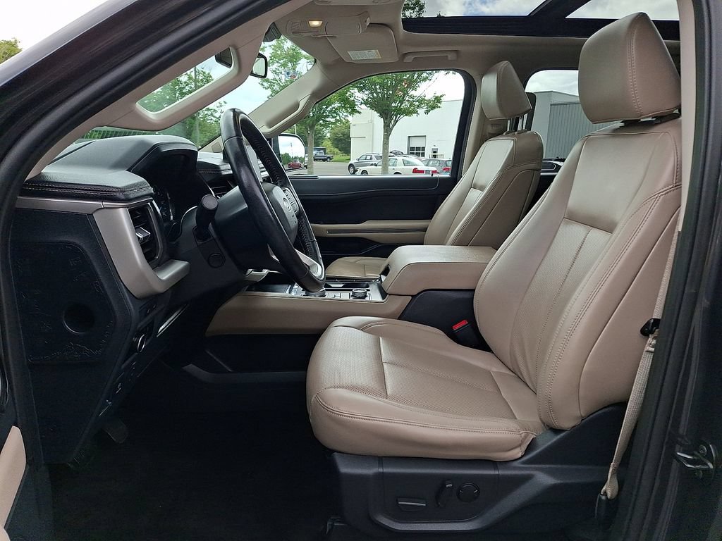 Used 2023 Ford Expedition XLT AWD/4WD image 16