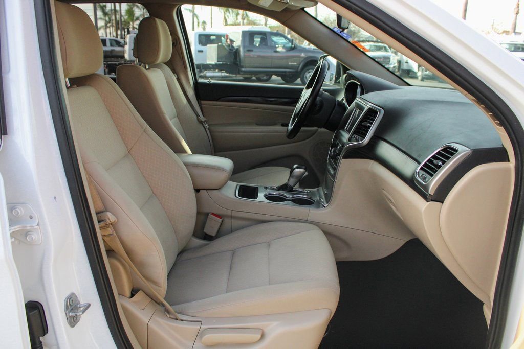 Used 2020 Jeep Grand Cherokee Laredo image 36