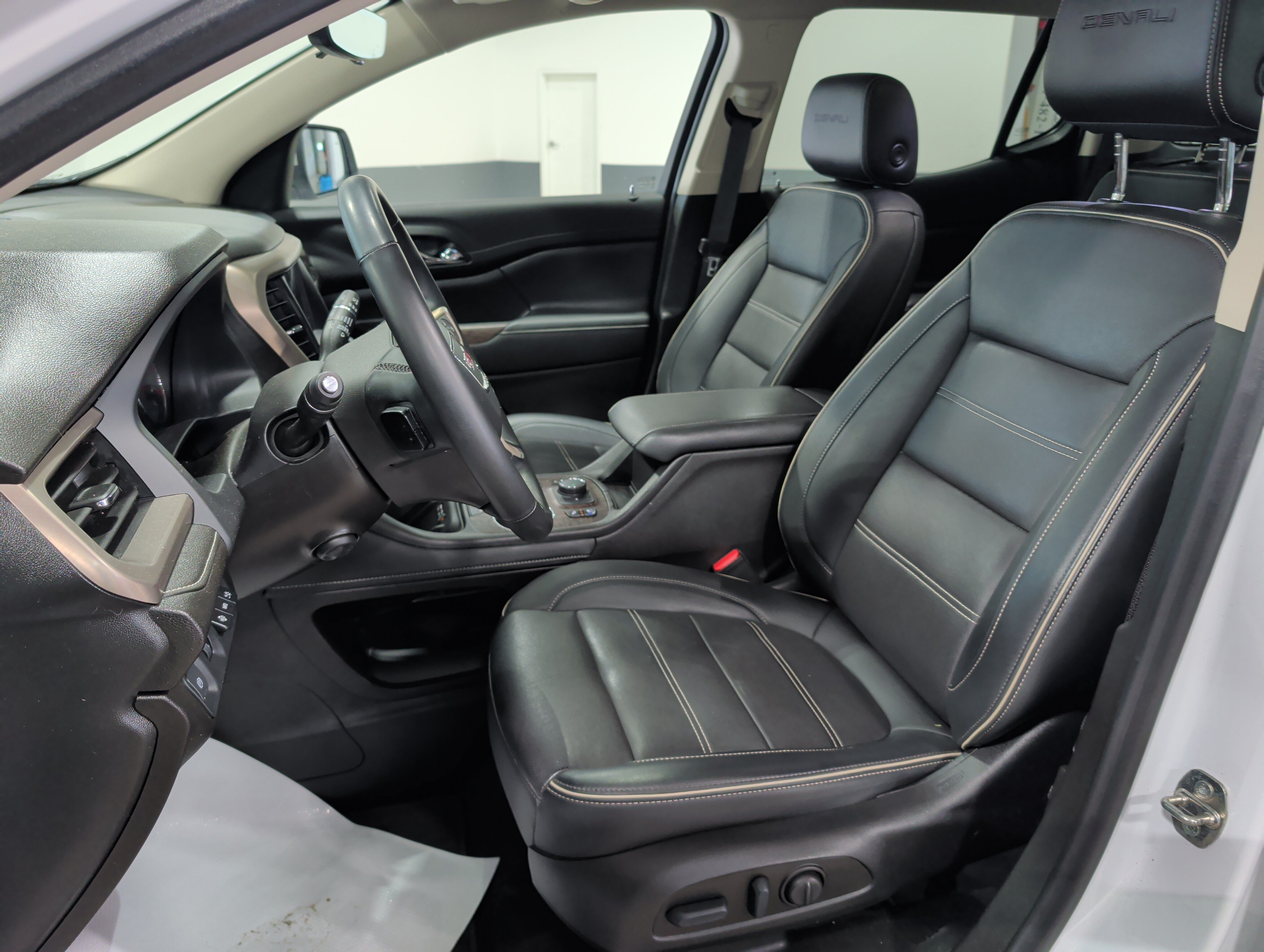 Used 2023 GMC Acadia Denali w/ Denali Ultimate Package AWD/4WD image 7